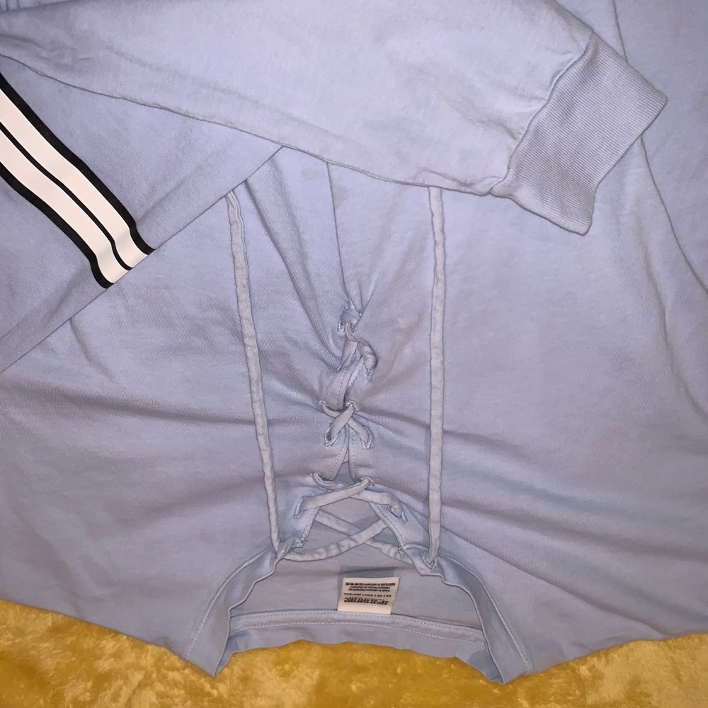 Long sleeve shirt.